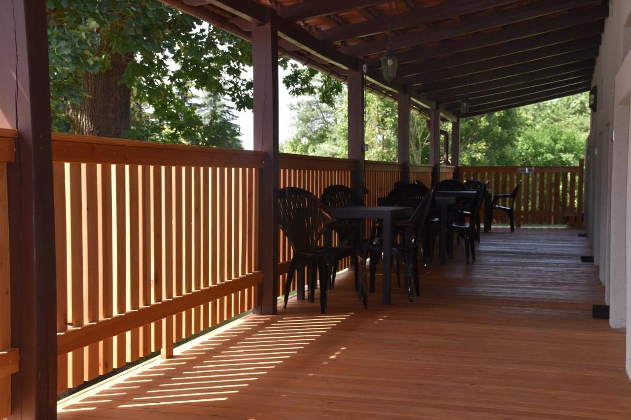 Gosciniec Pod Debem Farm stay